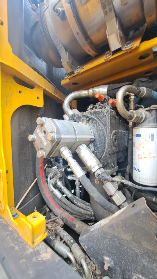 VOLVO EWR150E - Pelle sur pneus: photos 5 VOLVO EWR150E - Pelle sur pneus: photos 5