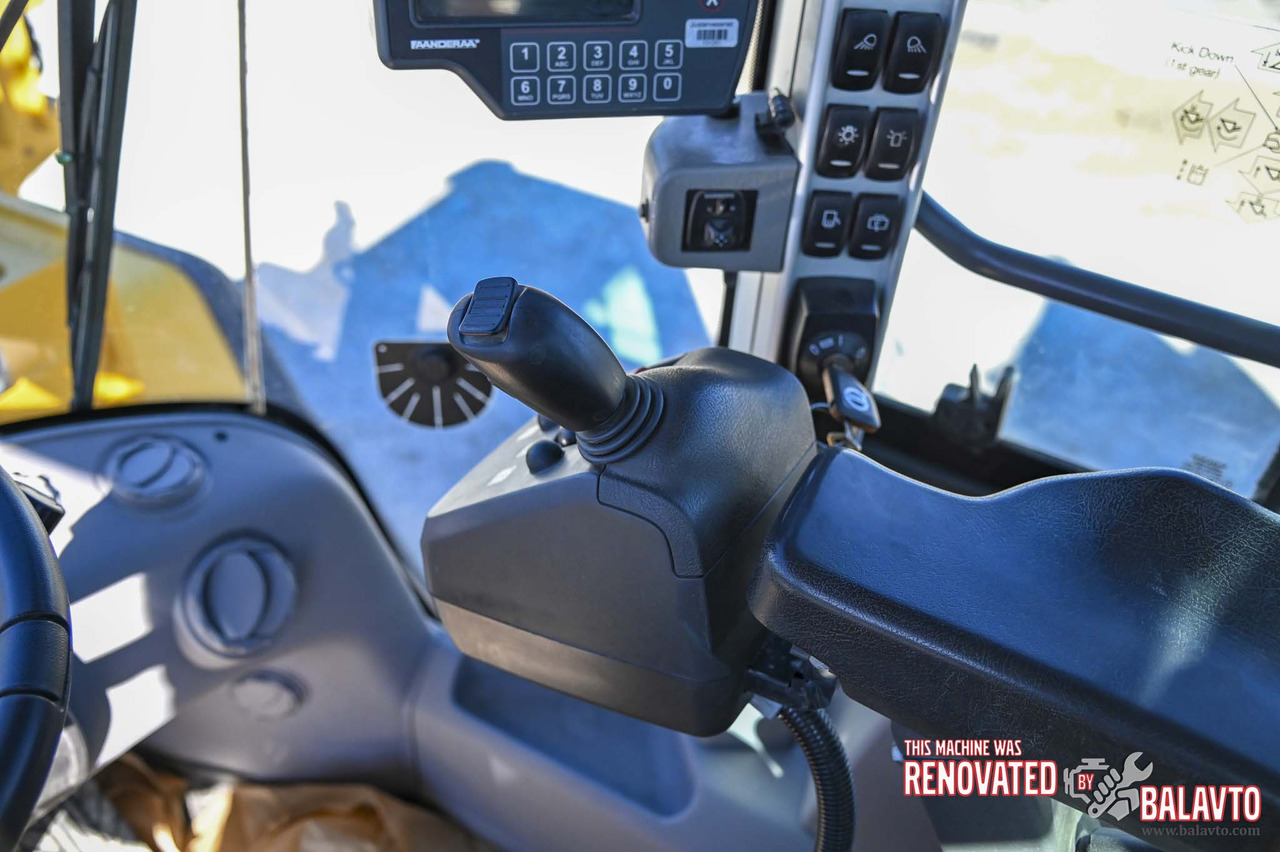 Chargeuse sur pneus VOLVO L180H: photos 46