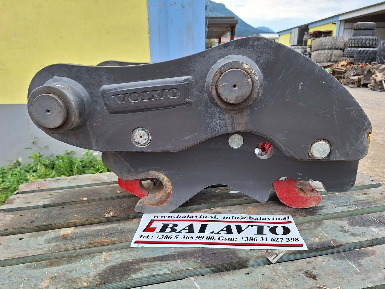 Volvo 14736062 Volvo EC140, ECR145, EW140 - Attache rapide pour Pelle: photos 1 Volvo 14736062 Volvo EC140, ECR145, EW140 - Attache rapide pour Pelle: photos 1