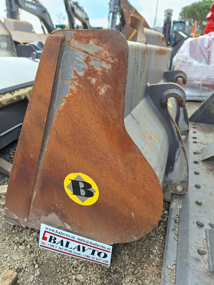 Volvo 93812 loader bucket 2300 mm BOE - Godet pour chargeur: photos 2 Volvo 93812 loader bucket 2300 mm BOE - Godet pour chargeur: photos 2