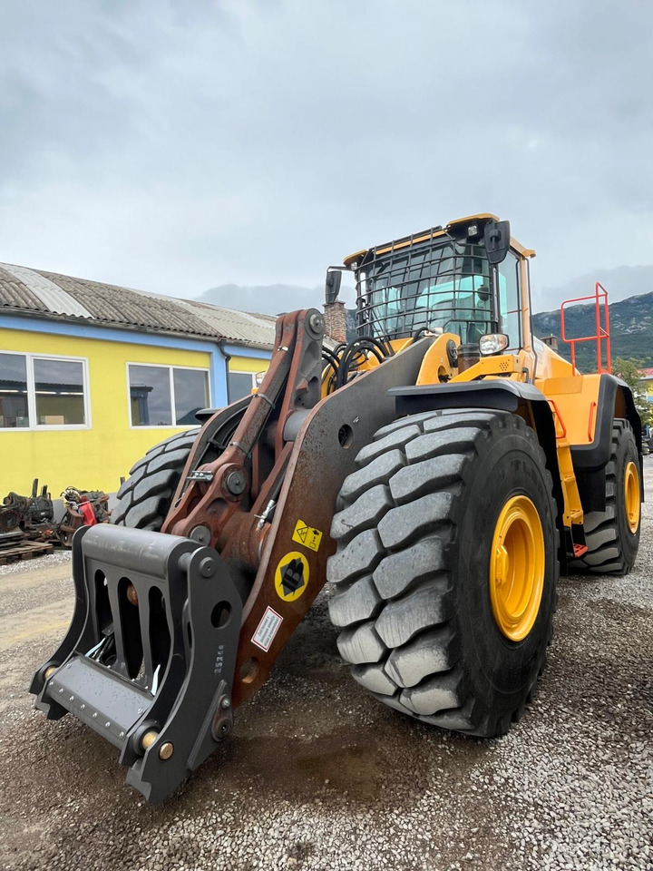Volvo L220H - Chargeuse sur pneus: photos 2 Volvo L220H - Chargeuse sur pneus: photos 2