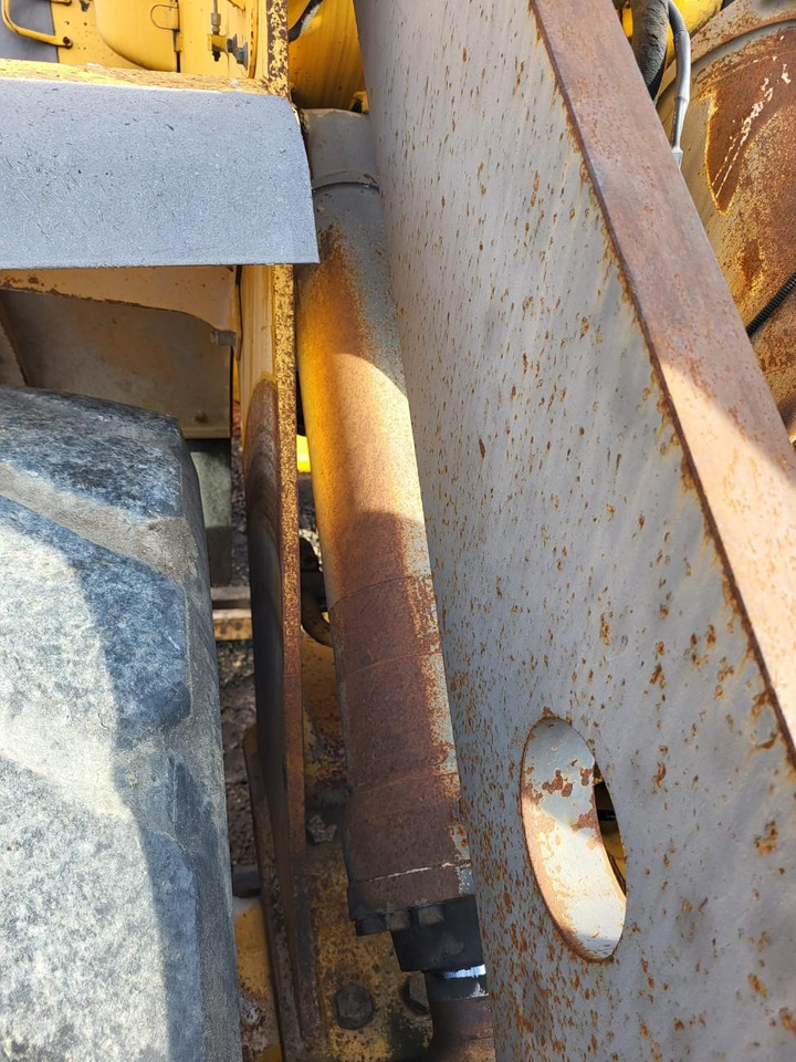 Volvo lifting hydraulic cylinder - Vérin hydraulique pour Chargeuse sur pneus: photos 1 Volvo lifting hydraulic cylinder - Vérin hydraulique pour Chargeuse sur pneus: photos 1