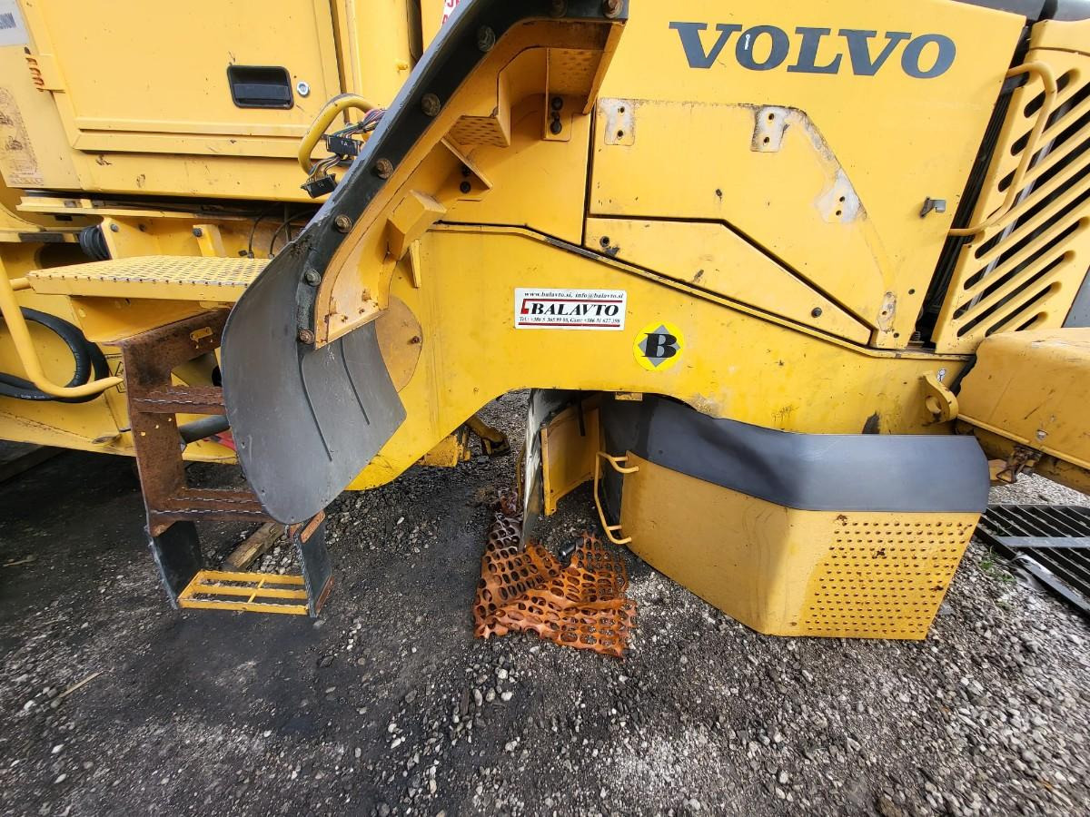 Volvo rear frame - Frame/ Châssis pour Chargeuse: photos 4 Volvo rear frame - Frame/ Châssis pour Chargeuse: photos 4