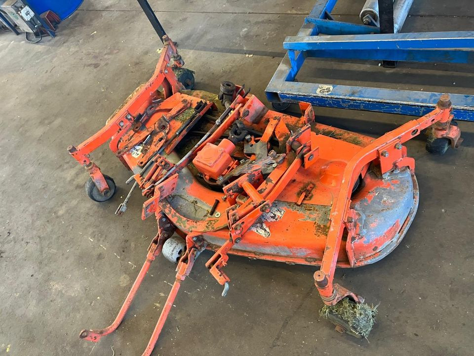 Mähwerk 1,35m mit Absaugung für Kubota B1550 - Pièces de rechange: photos 2 Mähwerk 1,35m mit Absaugung für Kubota B1550 - Pièces de rechange: photos 2