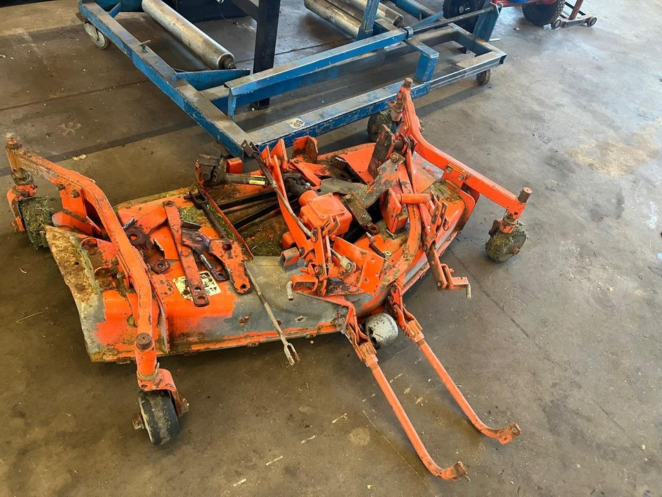 Mähwerk 1,35m mit Absaugung für Kubota B1550 - Pièces de rechange: photos 1 Mähwerk 1,35m mit Absaugung für Kubota B1550 - Pièces de rechange: photos 1