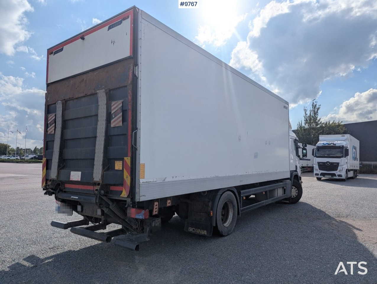 Box Truck Scania P320 4X2 with tail lift - Camion fourgon: photos 4 Box Truck Scania P320 4X2 with tail lift - Camion fourgon: photos 4