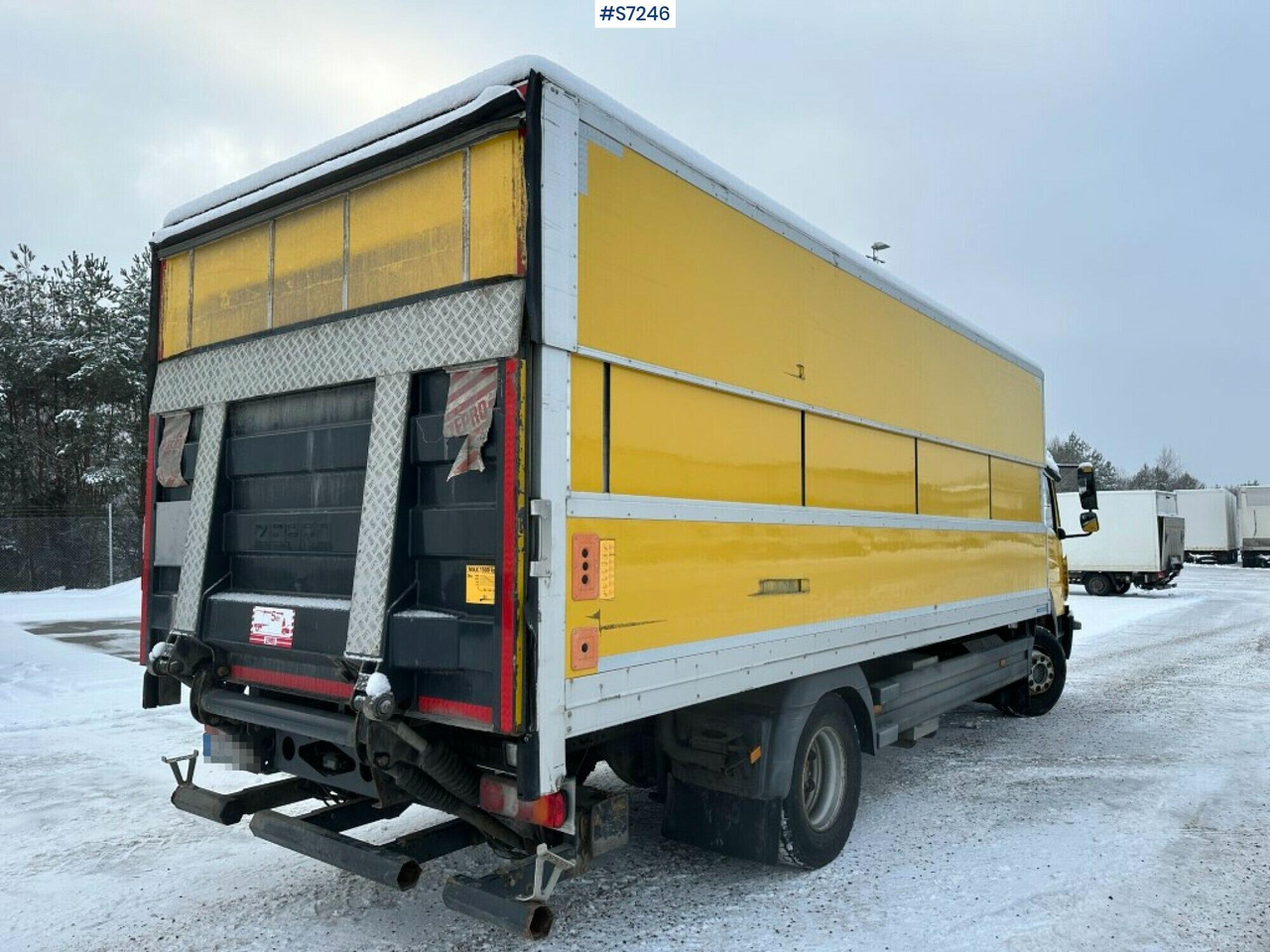 Box truck Mercedes Benz Atego 1523 with high and sinkable roof - Camion fourgon: photos 3 Box truck Mercedes Benz Atego 1523 with high and sinkable roof - Camion fourgon: photos 3