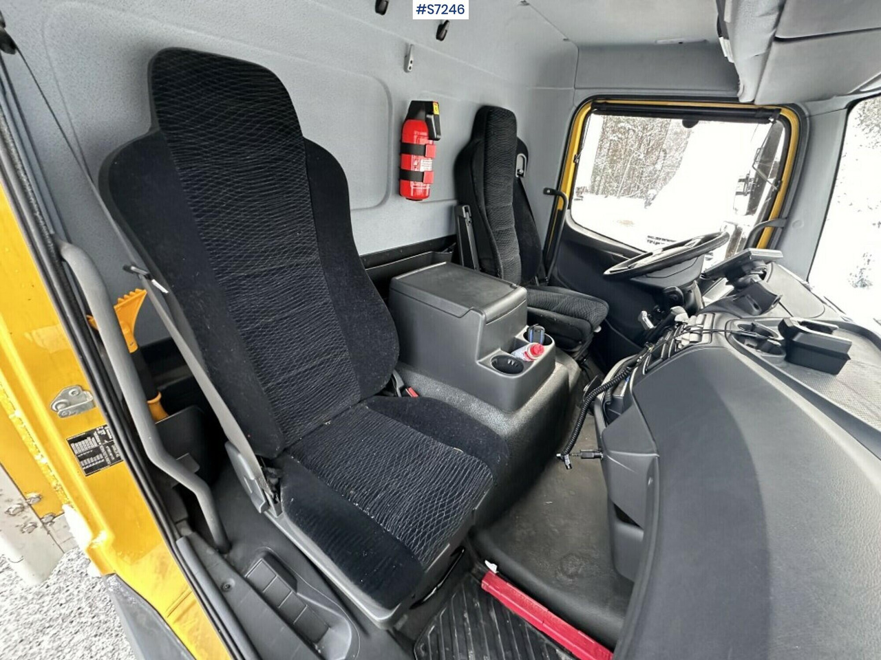 Box truck Mercedes Benz Atego 1523 with high and sinkable roof - Camion fourgon: photos 5 Box truck Mercedes Benz Atego 1523 with high and sinkable roof - Camion fourgon: photos 5