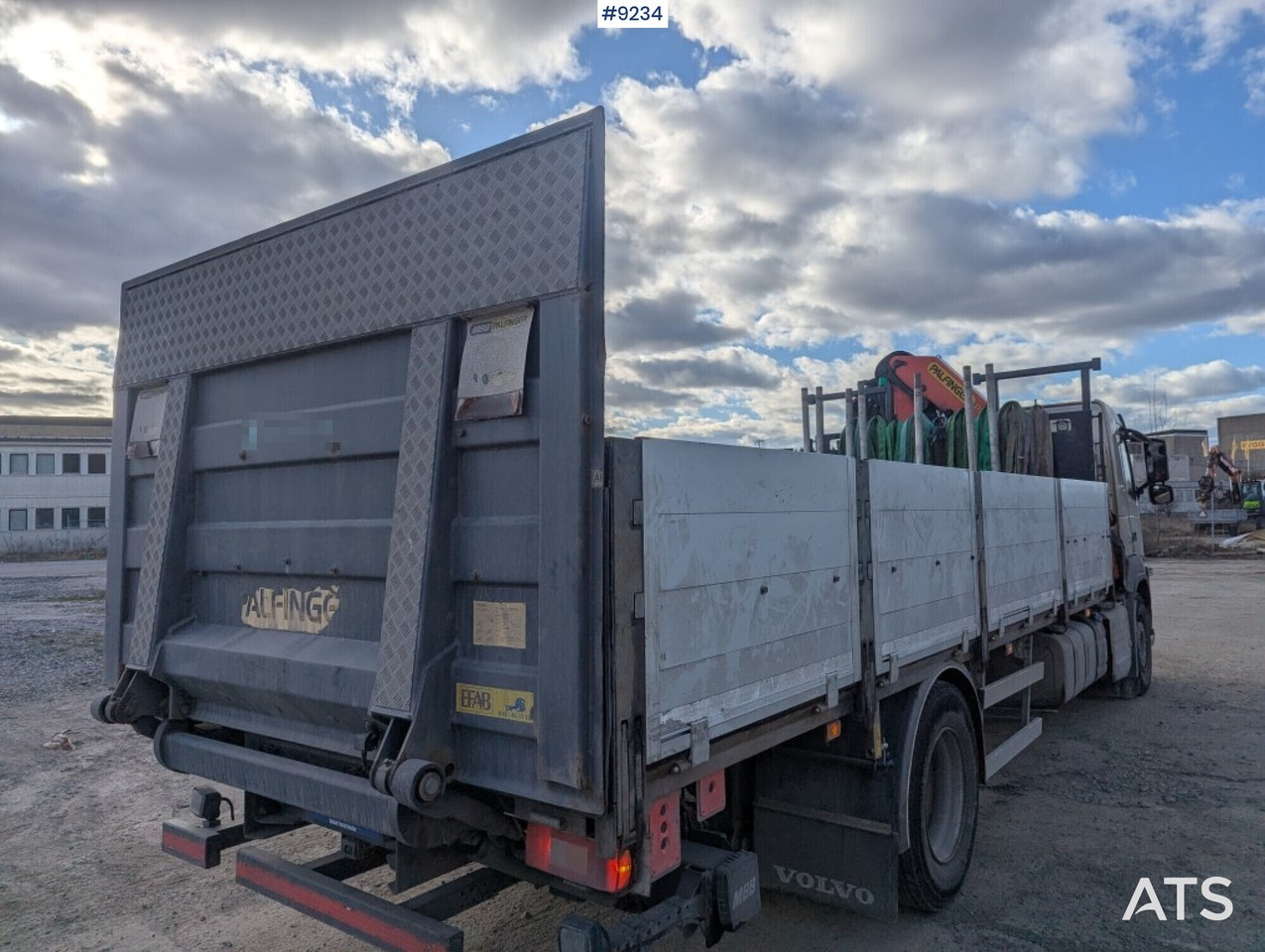 Camion plateau, Camion grue Crane Truck Volvo FM 330 4X2 with tail lift: photos 7