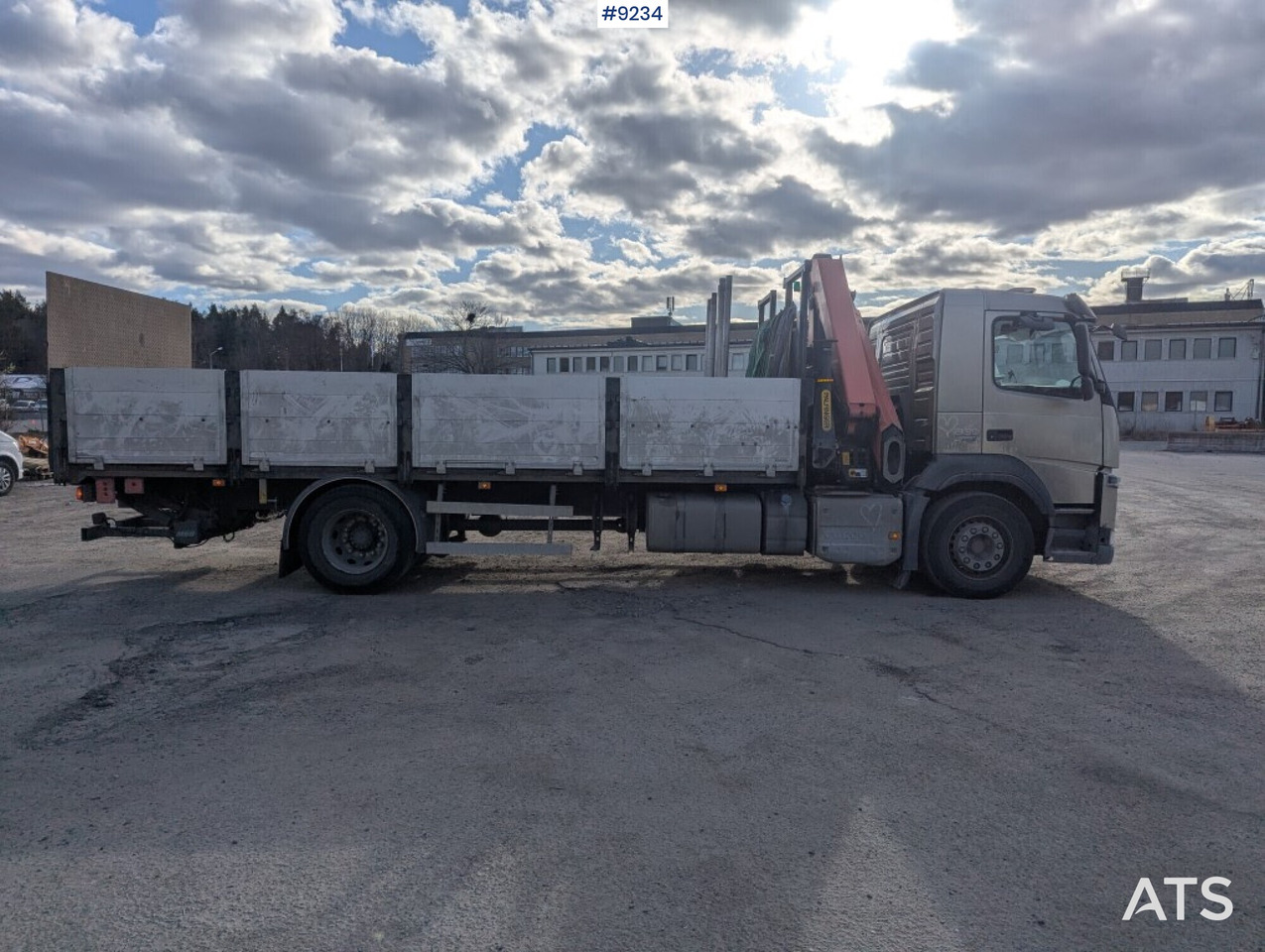 Camion plateau, Camion grue Crane Truck Volvo FM 330 4X2 with tail lift: photos 18
