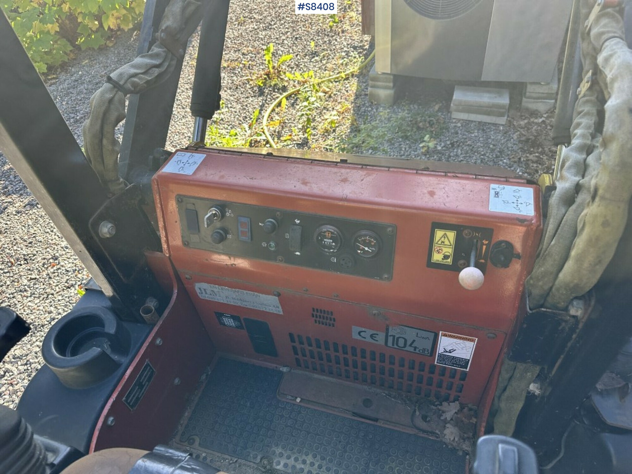 Ditch witch XT850 with Front loader and Backhoe attachment - Chargeuse compacte sur chenilles: photos 5 Ditch witch XT850 with Front loader and Backhoe attachment - Chargeuse compacte sur chenilles: photos 5