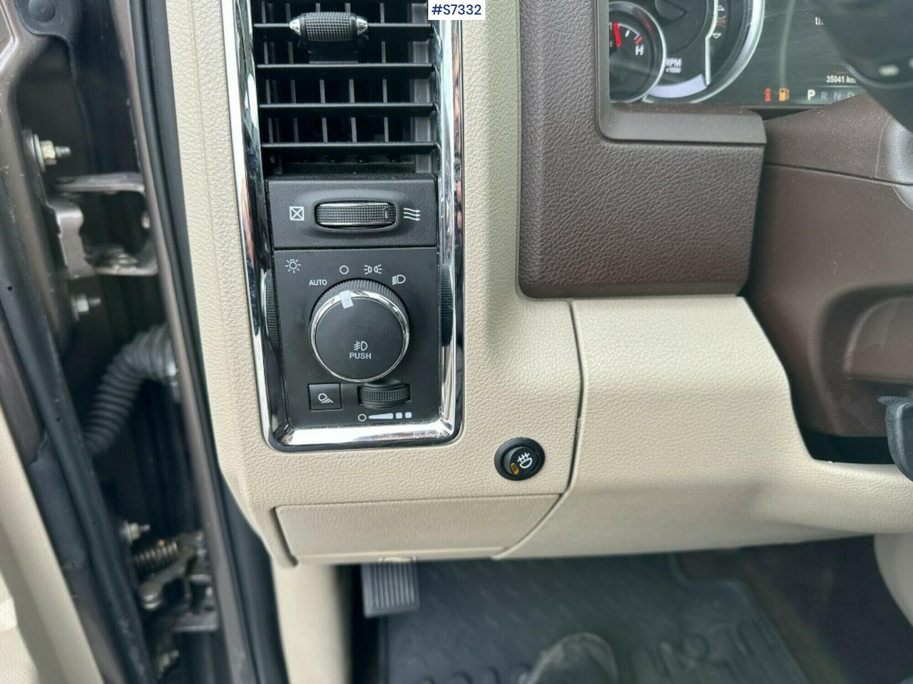 Pick-up Dodge Ram 1500 Laramie, gasoline, serviced.: photos 18