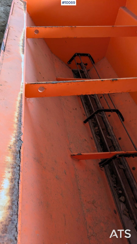 Hydromann SL 14 sand spreader for agricultural tractors - Epandeur de sable: photos 3 Hydromann SL 14 sand spreader for agricultural tractors - Epandeur de sable: photos 3