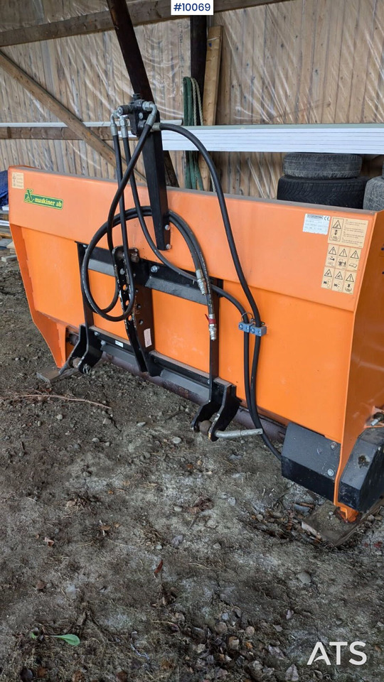 Hydromann SL 14 sand spreader for agricultural tractors - Epandeur de sable: photos 1 Hydromann SL 14 sand spreader for agricultural tractors - Epandeur de sable: photos 1