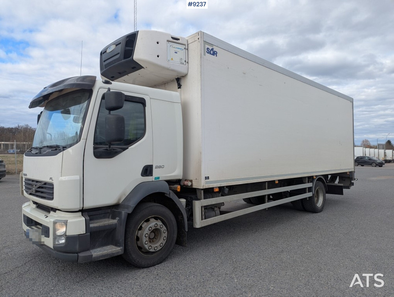 Refrigerated Box truck Volvo FL 260 4X2 with tail lift (SEE VIDEO) - Camion frigorifique: photos 1 Refrigerated Box truck Volvo FL 260 4X2 with tail lift (SEE VIDEO) - Camion frigorifique: photos 1