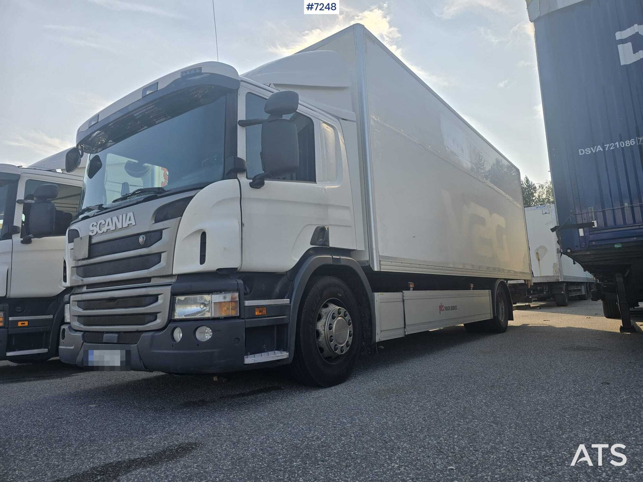 Scania P320 Box truck with tail lift - Camion fourgon: photos 1 Scania P320 Box truck with tail lift - Camion fourgon: photos 1