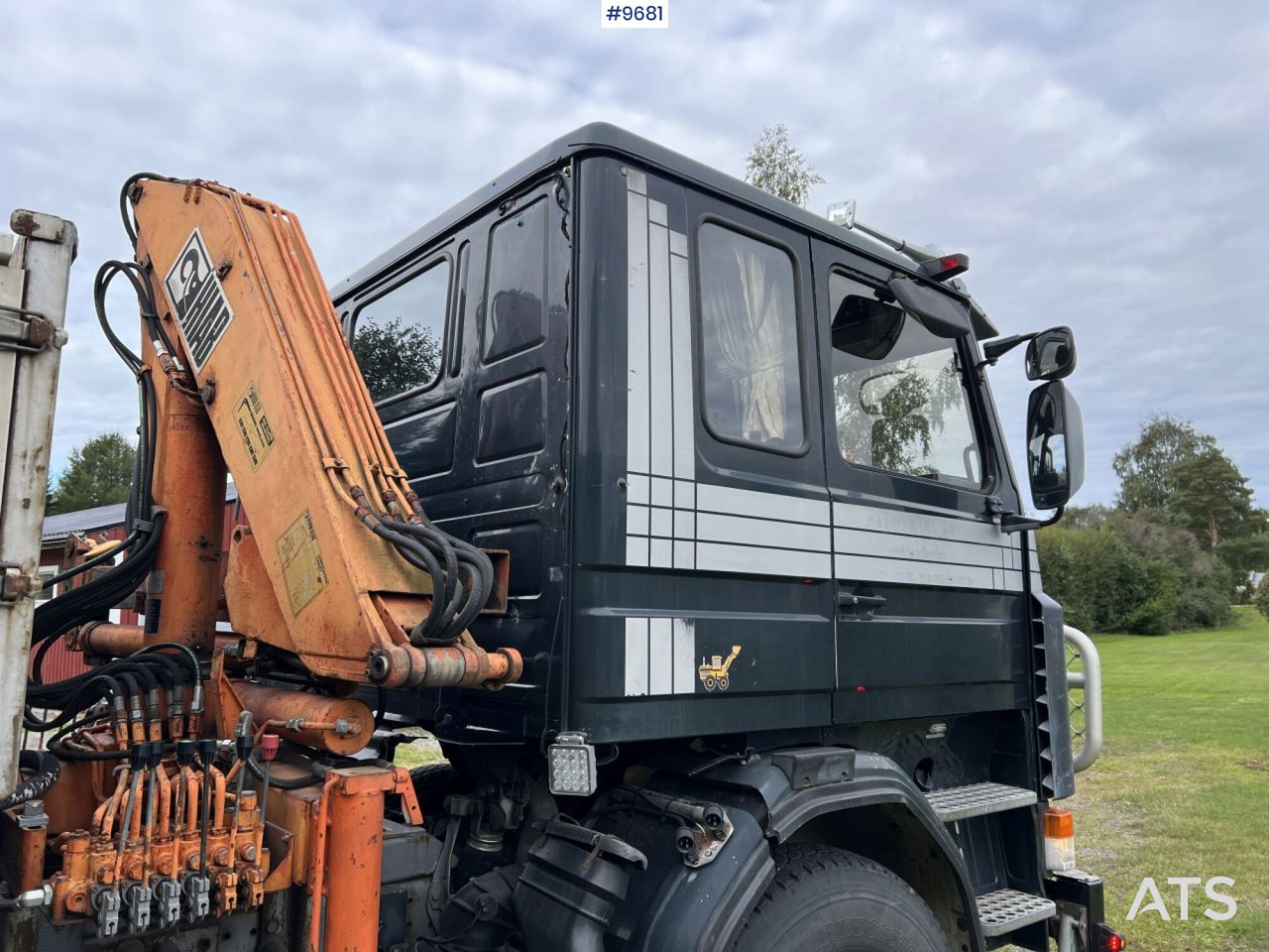 Scania R93 HL 6X2 with Hiab crane and plow mount - Camion plateau, Camion grue: photos 4 Scania R93 HL 6X2 with Hiab crane and plow mount - Camion plateau, Camion grue: photos 4