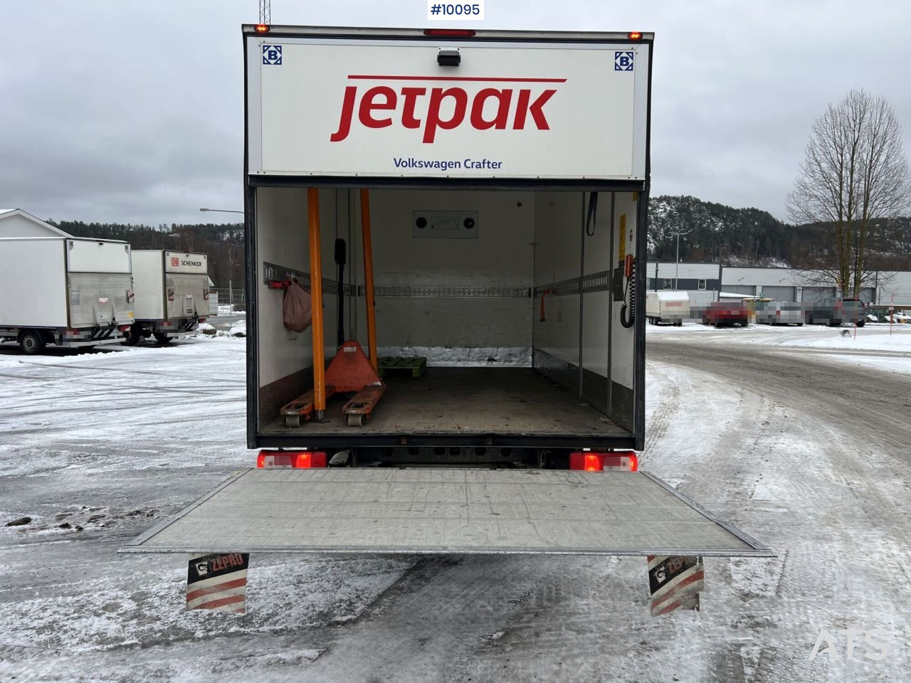 VOLKSWAGEN CRAFTER with tailgate lift - Fourgon grand volume: photos 5 VOLKSWAGEN CRAFTER with tailgate lift - Fourgon grand volume: photos 5