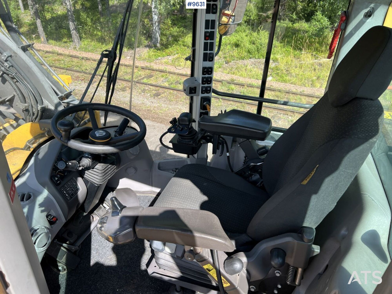 VOLVO L180H HL (SEE VIDEO) - Chargeuse sur pneus: photos 5 VOLVO L180H HL (SEE VIDEO) - Chargeuse sur pneus: photos 5