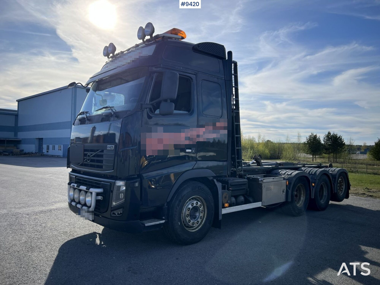 Volvo FH16 8*4 Tridem Hooklift - Camion ampliroll: photos 1 Volvo FH16 8*4 Tridem Hooklift - Camion ampliroll: photos 1