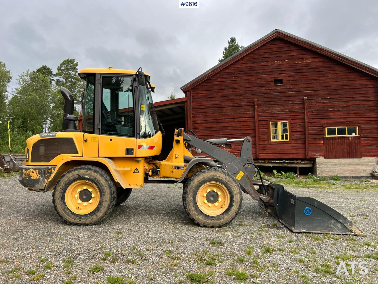 Volvo L30 G Wheel Loader with Attachments (VIDEO) - Chargeuse sur pneus: photos 3 Volvo L30 G Wheel Loader with Attachments (VIDEO) - Chargeuse sur pneus: photos 3