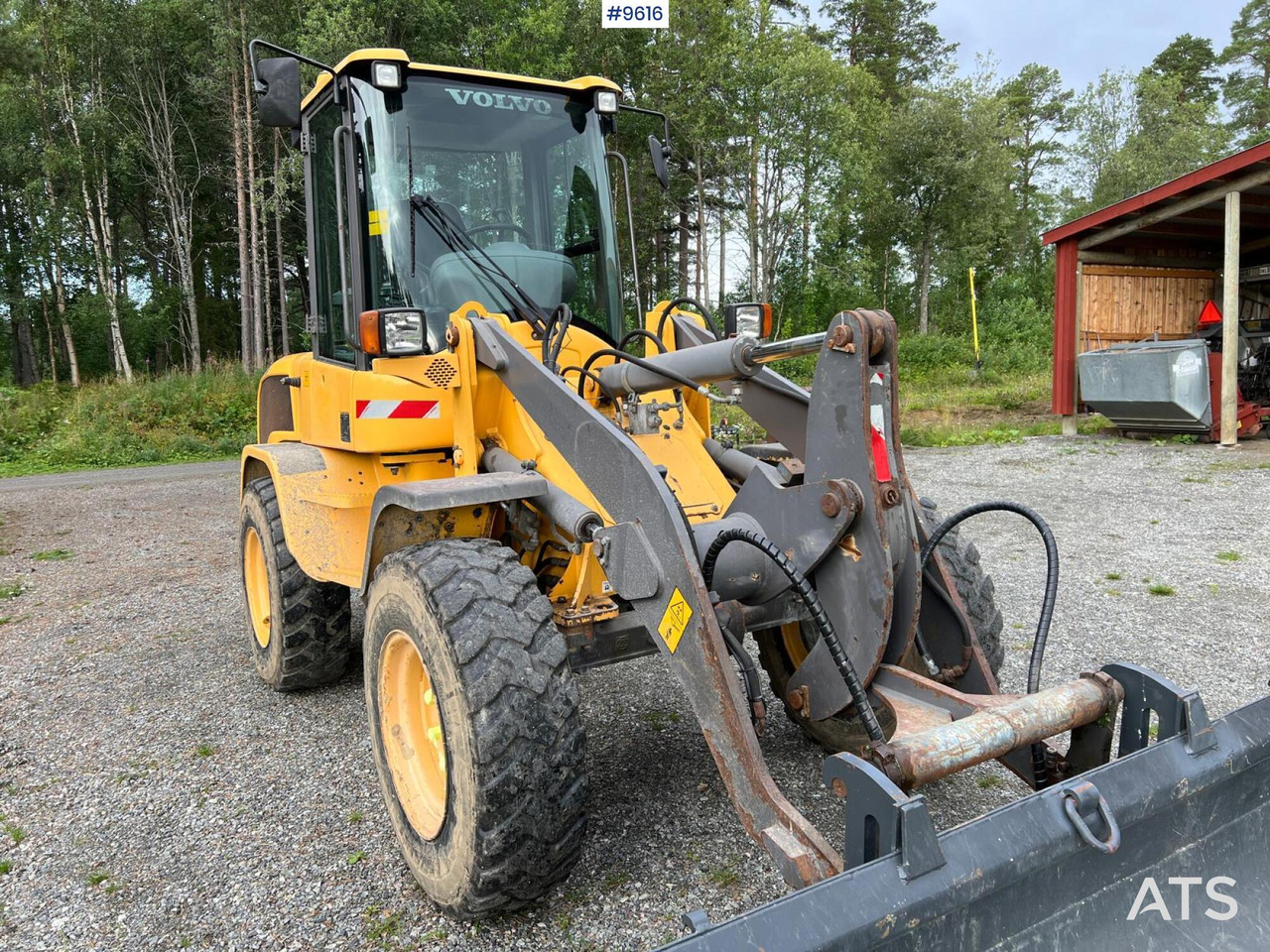 Volvo L30 G Wheel Loader with Attachments (VIDEO) - Chargeuse sur pneus: photos 2 Volvo L30 G Wheel Loader with Attachments (VIDEO) - Chargeuse sur pneus: photos 2