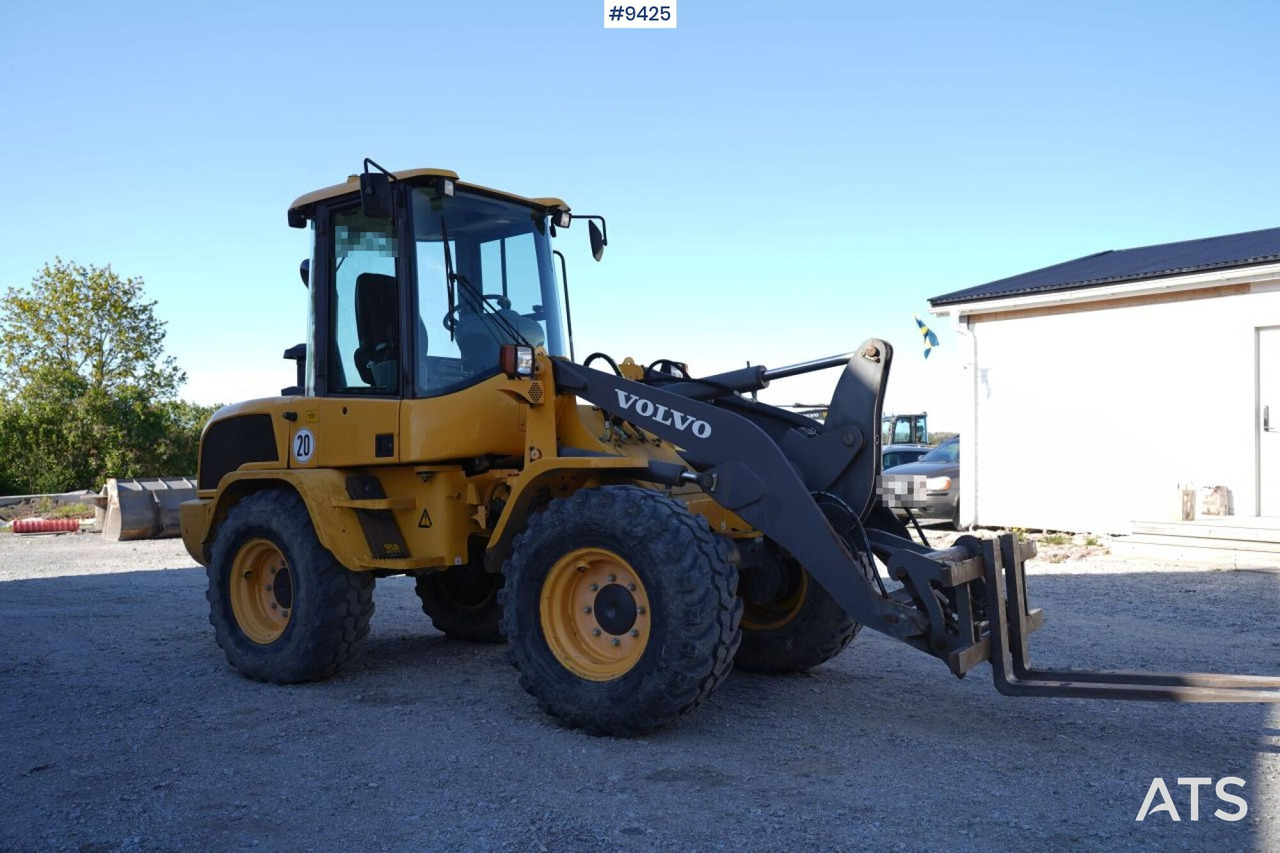 Volvo L35 G with implements (VIDEO) - Chargeuse sur pneus: photos 2 Volvo L35 G with implements (VIDEO) - Chargeuse sur pneus: photos 2