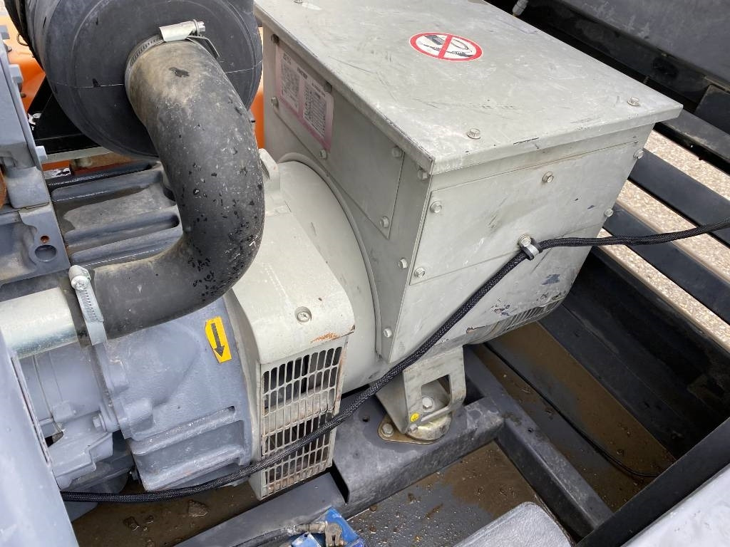 Groupe électrogène Atlas Copco QAX 60 - Carte Grise Françaises endommagé: photos 37