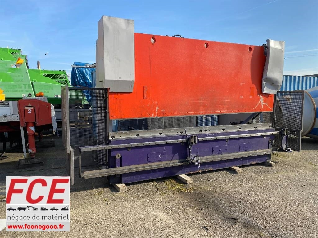 BEYELER Presse/Plieuse PR6 2000KNx4100MM endommagé - Engins de chantier: photos 1 BEYELER Presse/Plieuse PR6 2000KNx4100MM endommagé - Engins de chantier: photos 1