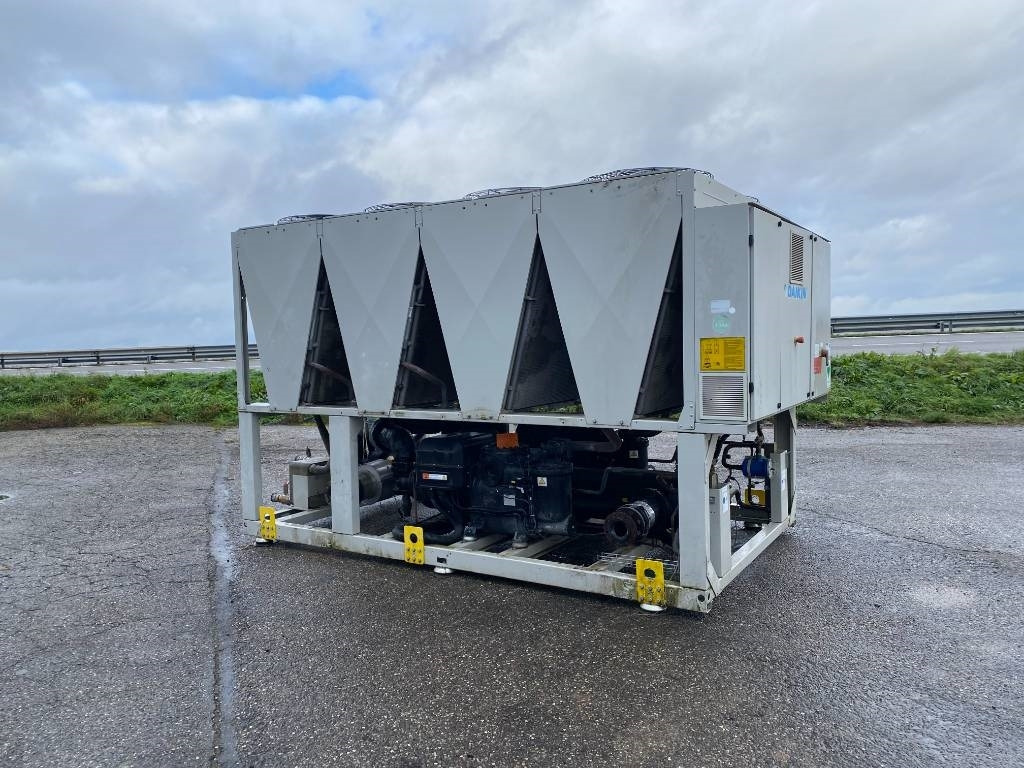 DAKIN Groupe de Climatisation EWAD450STZ-SL B2+OP0 - Engins de chantier: photos 3 DAKIN Groupe de Climatisation EWAD450STZ-SL B2+OP0 - Engins de chantier: photos 3