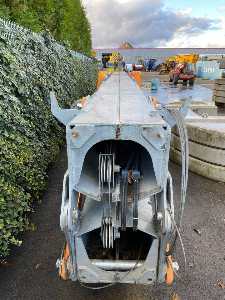 FB GRU GA 136 - Grue à montage rapide: photos 3 FB GRU GA 136 - Grue à montage rapide: photos 3