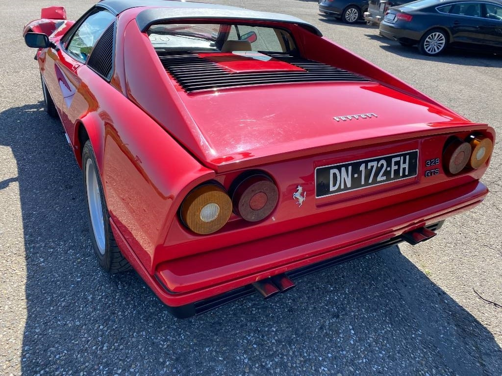 Voiture Ferrari 328 GTS / Origine Française endommagé: photos 39 Voiture Ferrari 328 GTS / Origine Française endommagé: photos 39