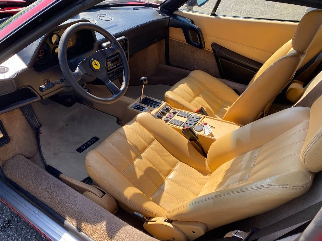 Voiture Ferrari 328 GTS / Origine Française endommagé: photos 17 Voiture Ferrari 328 GTS / Origine Française endommagé: photos 17