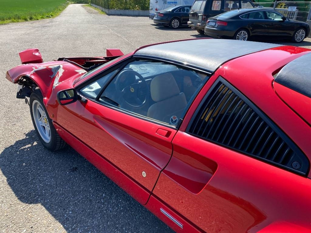 Voiture Ferrari 328 GTS / Origine Française endommagé: photos 34 Voiture Ferrari 328 GTS / Origine Française endommagé: photos 34
