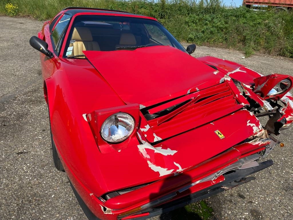 Voiture Ferrari 328 GTS / Origine Française endommagé: photos 15 Voiture Ferrari 328 GTS / Origine Française endommagé: photos 15