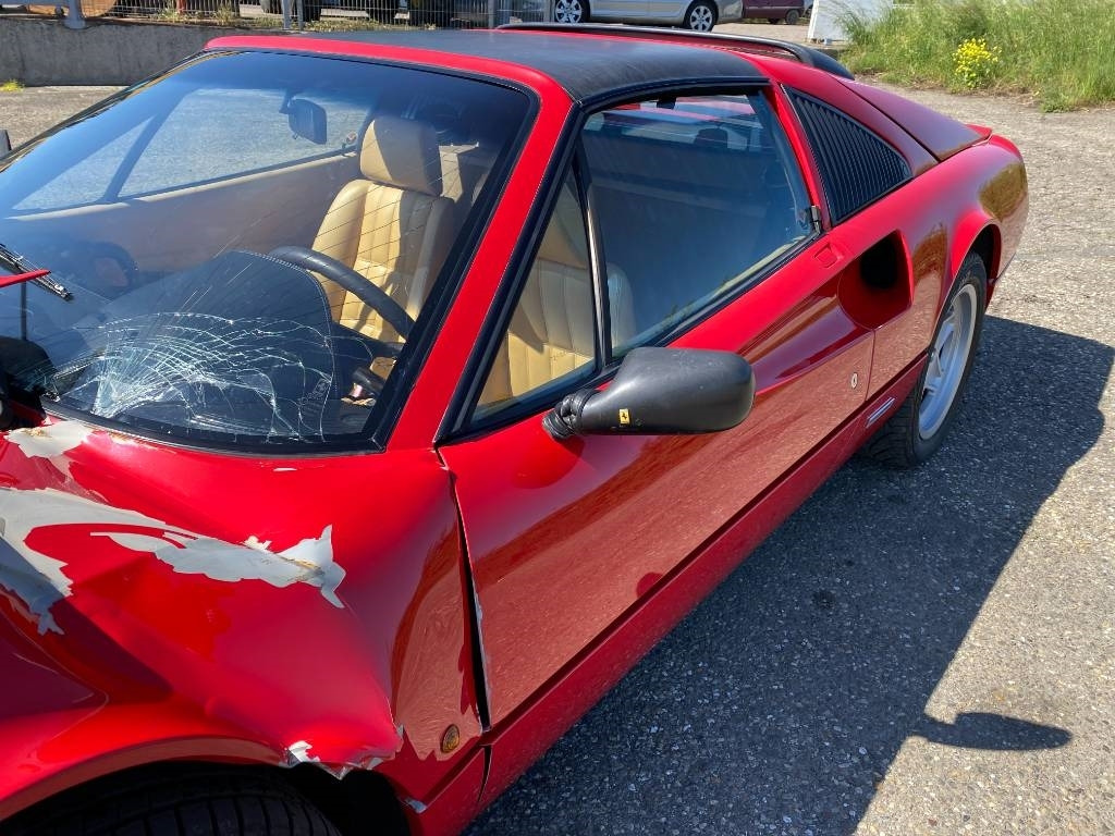 Voiture Ferrari 328 GTS / Origine Française endommagé: photos 30 Voiture Ferrari 328 GTS / Origine Française endommagé: photos 30