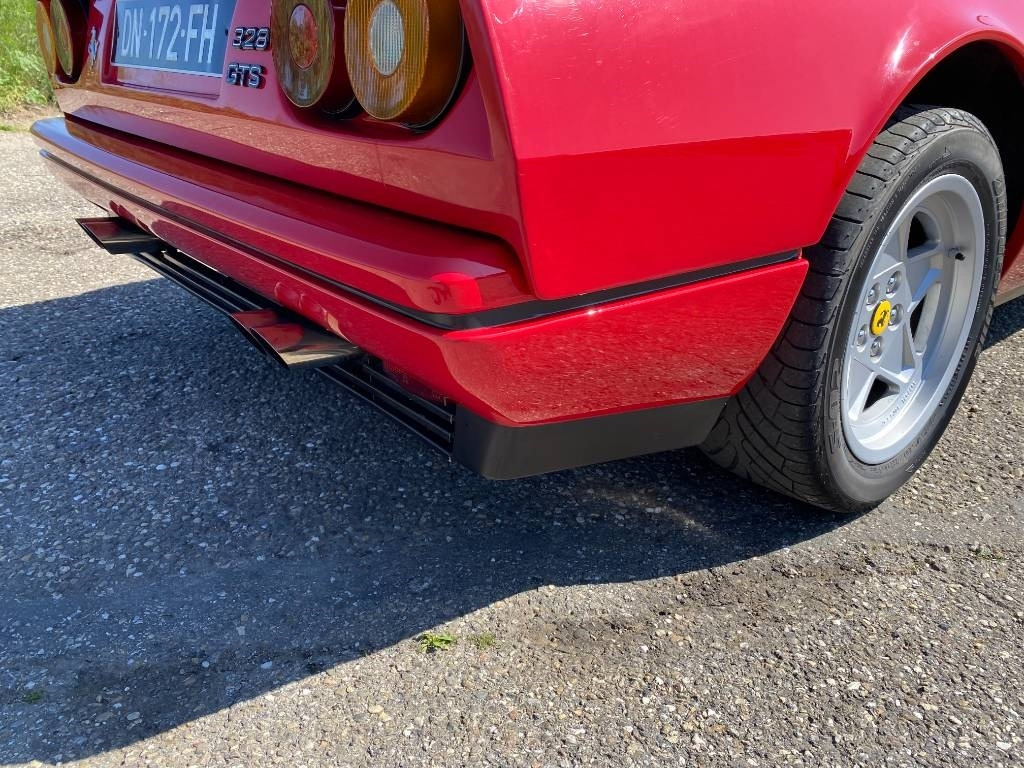 Voiture Ferrari 328 GTS / Origine Française endommagé: photos 50 Voiture Ferrari 328 GTS / Origine Française endommagé: photos 50