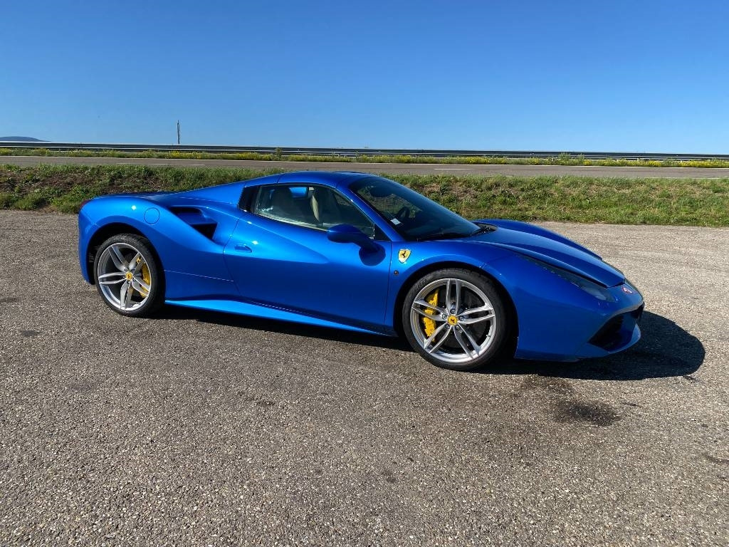 Ferrari 488 SPIDER -Carte Grise Française endommagé - Voiture: photos 4 Ferrari 488 SPIDER -Carte Grise Française endommagé - Voiture: photos 4
