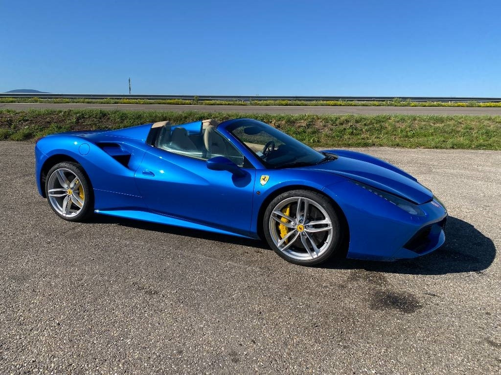 Ferrari 488 SPIDER -Carte Grise Française endommagé - Voiture: photos 5 Ferrari 488 SPIDER -Carte Grise Française endommagé - Voiture: photos 5