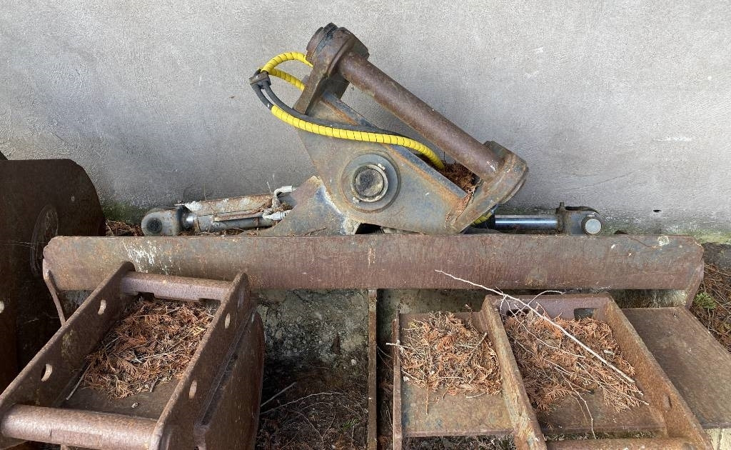 Geith Divers Godets et Attaches - Godet pour Engins de chantier: photos 5 Geith Divers Godets et Attaches - Godet pour Engins de chantier: photos 5