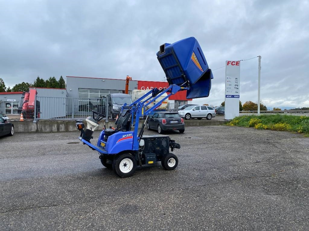 Iseki SF 235F 1er Main endommagée - Faucheuse: photos 3 Iseki SF 235F 1er Main endommagée - Faucheuse: photos 3