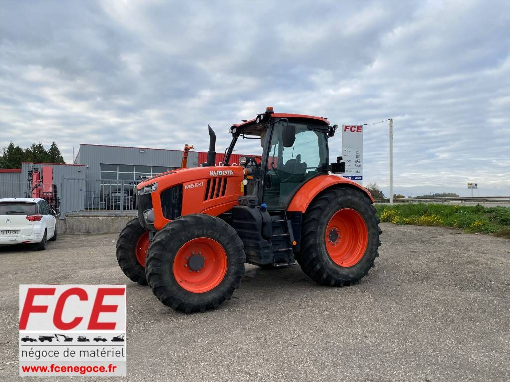 Kubota M6121 Carte Grise Française endommagé - Tracteur agricole: photos 1 Kubota M6121 Carte Grise Française endommagé - Tracteur agricole: photos 1