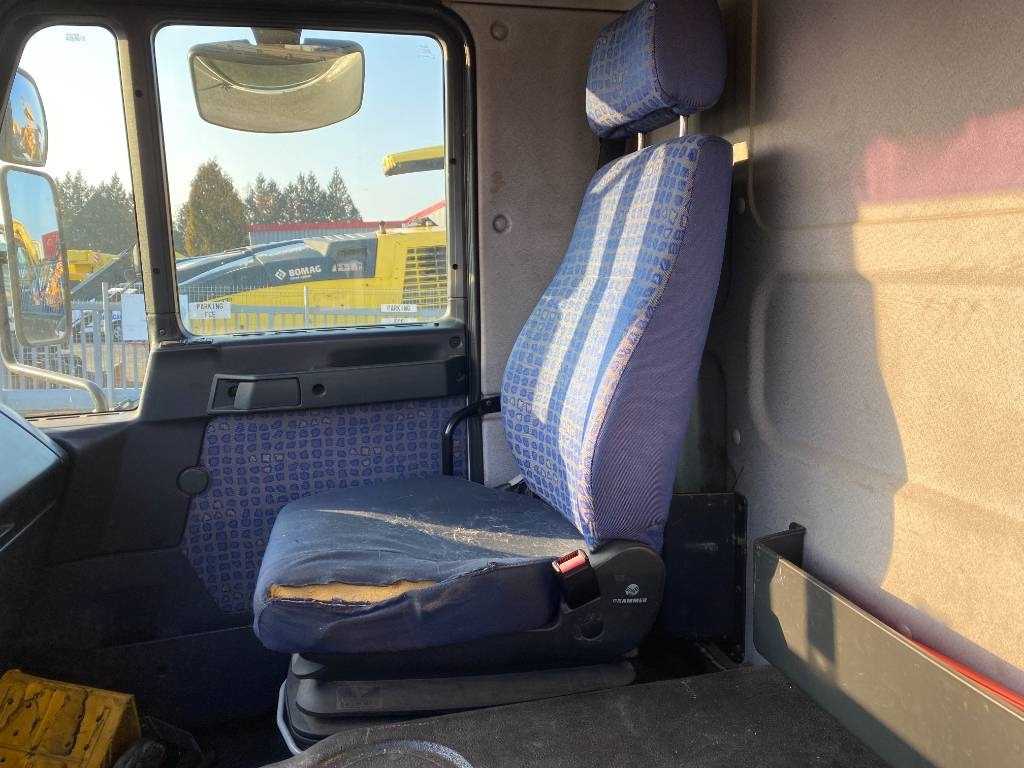 Camion fourgon MAN LE 220C a Réparer: photos 48