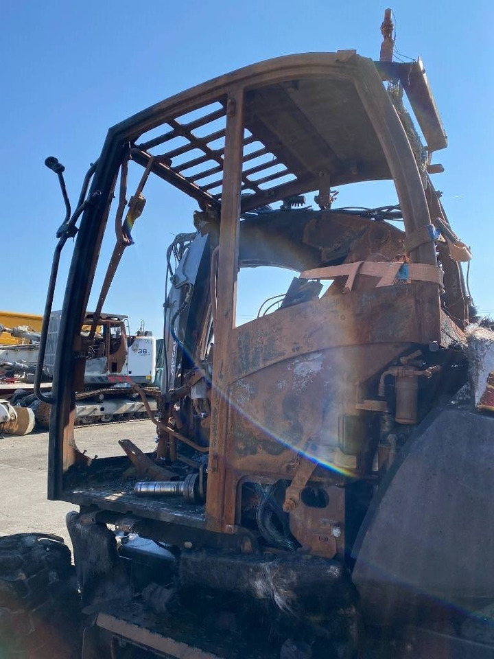 Pelle sur pneus Mecalac 7 MWR Origine Française endommagée: photos 20 Pelle sur pneus Mecalac 7 MWR Origine Française endommagée: photos 20