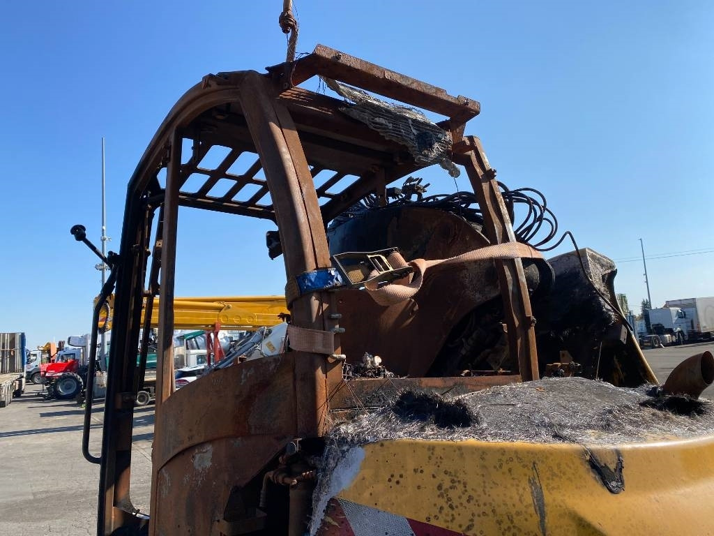 Pelle sur pneus Mecalac 7 MWR Origine Française endommagée: photos 24 Pelle sur pneus Mecalac 7 MWR Origine Française endommagée: photos 24