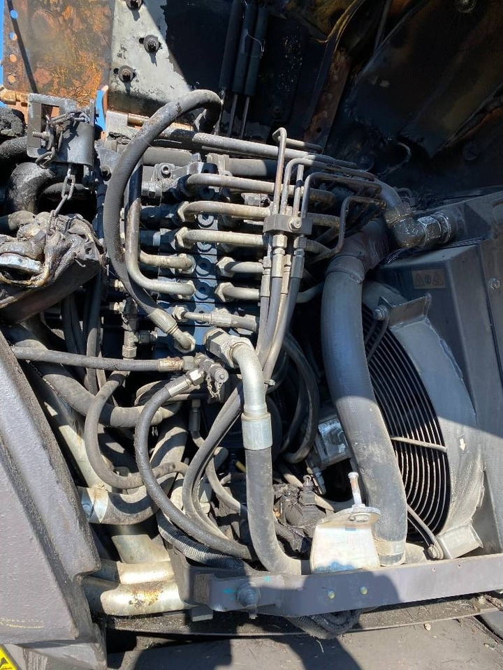 Pelle sur pneus Mecalac 7 MWR Origine Française endommagée: photos 29 Pelle sur pneus Mecalac 7 MWR Origine Française endommagée: photos 29