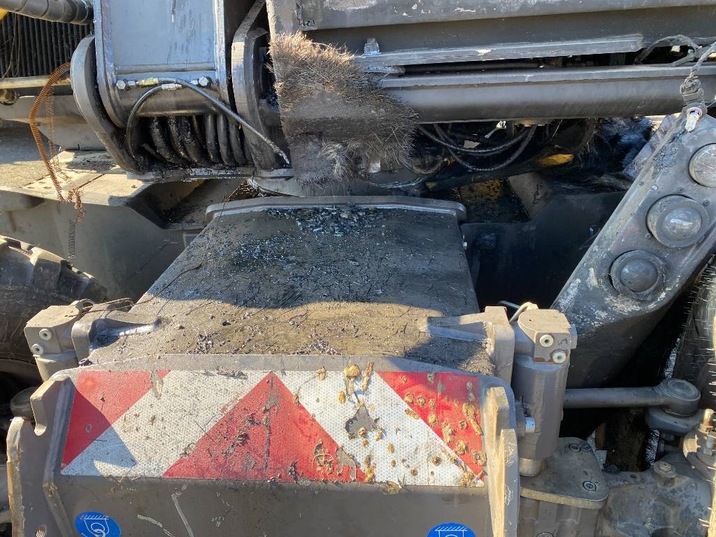 Pelle sur pneus Mecalac 7 MWR Origine Française endommagée: photos 17 Pelle sur pneus Mecalac 7 MWR Origine Française endommagée: photos 17