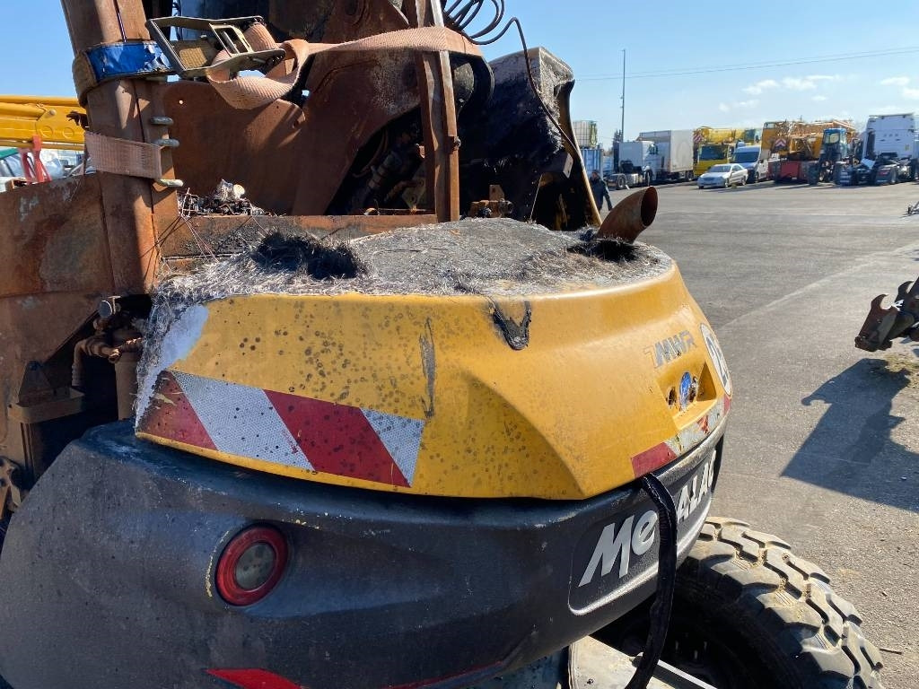 Pelle sur pneus Mecalac 7 MWR Origine Française endommagée: photos 23 Pelle sur pneus Mecalac 7 MWR Origine Française endommagée: photos 23