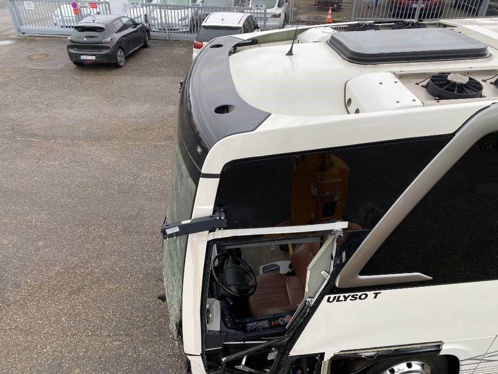 Bus interurbain Otokar ULYSO-T Cummins e6/316Ps endommagé: photos 17