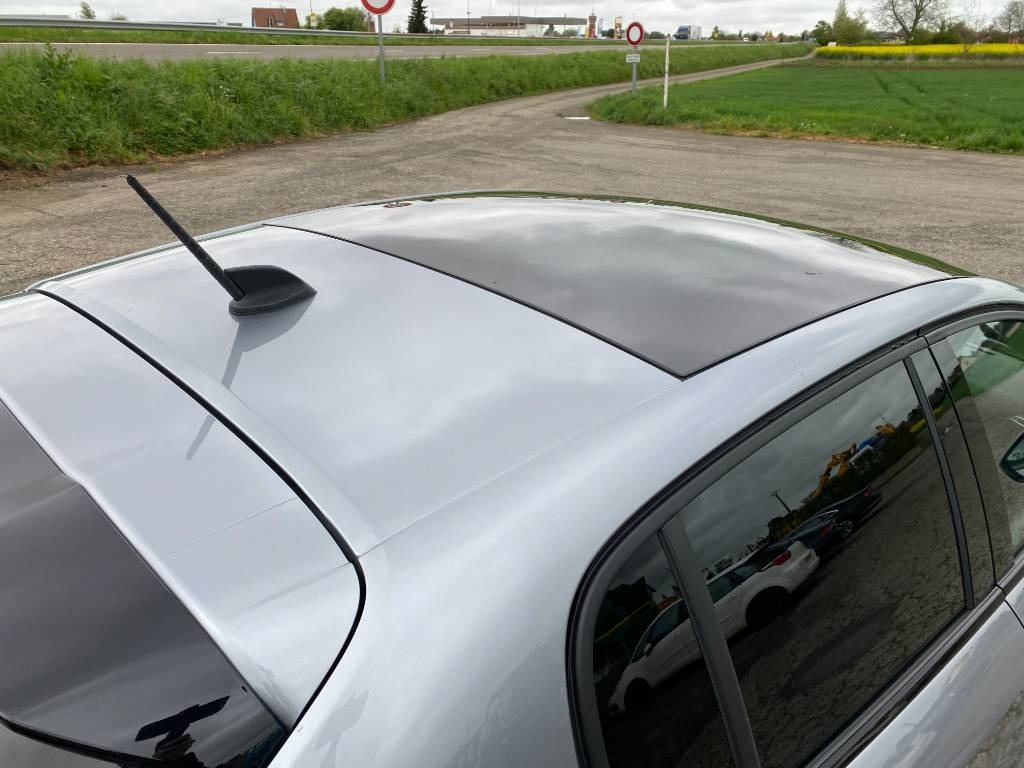 Voiture Peugeot e208 136/GT-Line Toit Panoramique 1er Main: photos 35